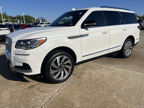 Used 2023 Lincoln Navigator Reserve AWD/4WD image 10