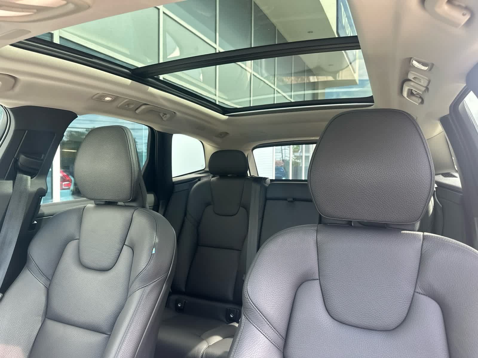 Used 2024 Volvo XC60 T8 Plus w/ Climate Package AWD/4WD image 7