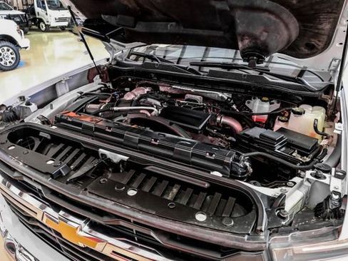 Used 2024 Chevrolet Silverado 2500 LT w/ Convenience Package image 45
