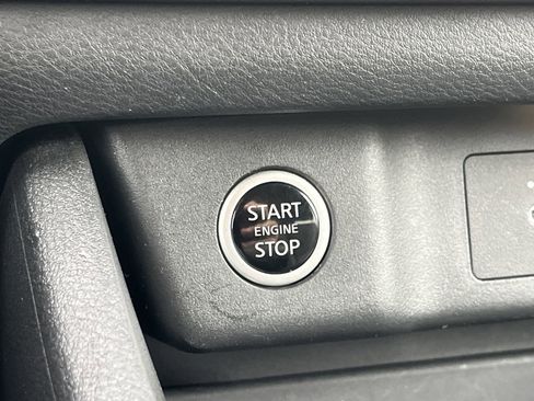 Certified 2022 Nissan Rogue SV image 9