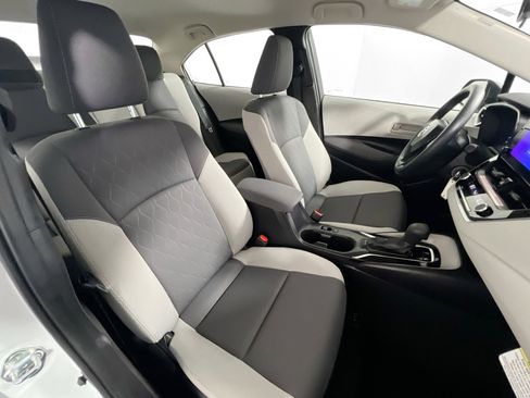 Used 2025 Toyota Corolla LE image 30