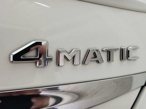 Used 2017 Mercedes-Benz E 300 4MATIC image 37