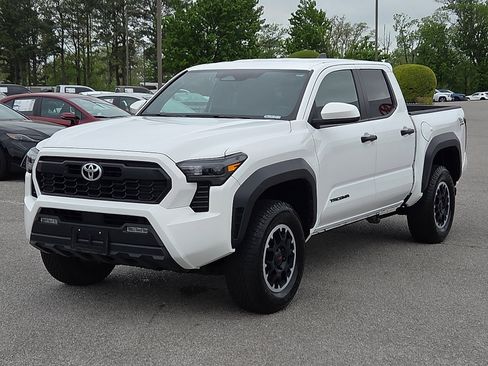 Used 2024 Toyota Tacoma TRD Off-Road AWD/4WD image 2