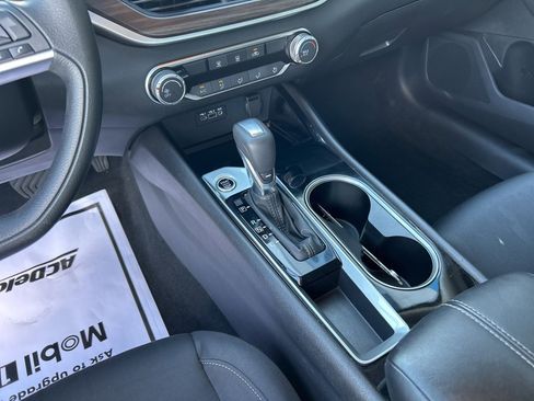 Used 2024 Nissan Altima 2.5 SV image 19