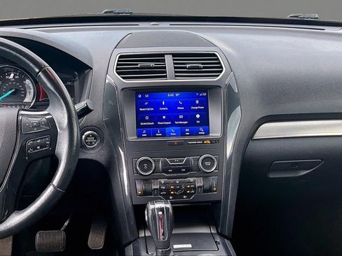 Used 2018 Ford Explorer XLT w/ Equipment Group 201A FWD image 6