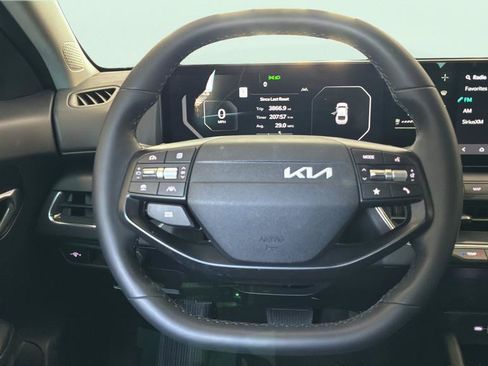 Used 2025 Kia K4 EX FWD image 27