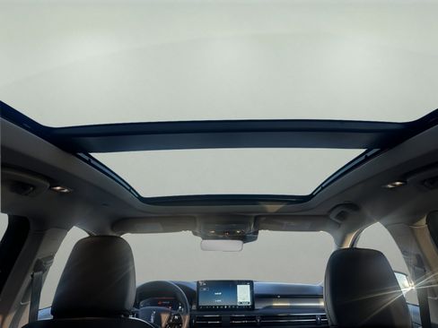 New 2026 Lincoln Corsair Premiere image 17