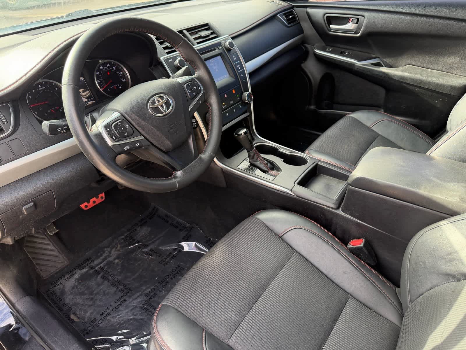 Used 2017 Toyota Camry SE w/ Moonroof Package FWD image 11