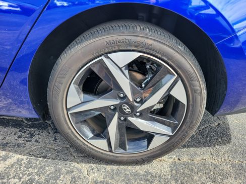 Used 2023 Hyundai Elantra SEL w/ Convenience Package image 27