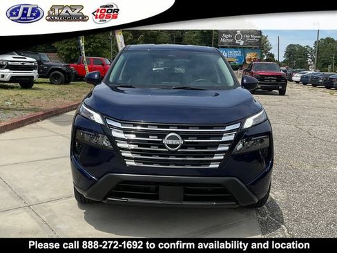 Used 2025 Nissan Rogue SV FWD image 2