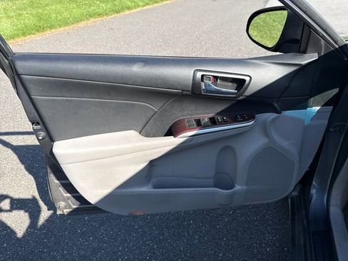 Used 2014 Toyota Camry XLE image 24