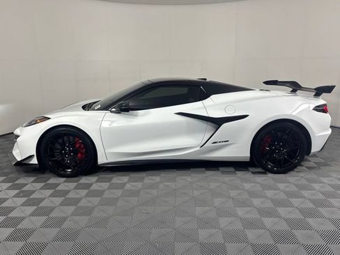 Used 2023 Chevrolet Corvette Z06 w/ Z07 Performance Package RWD image 36