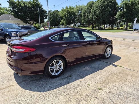 Used 2018 Ford Fusion SE w/ Fusion SE Technology Package FWD image 6