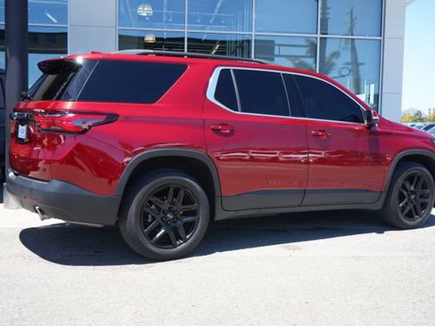 Used 2023 Chevrolet Traverse LT FWD image 9
