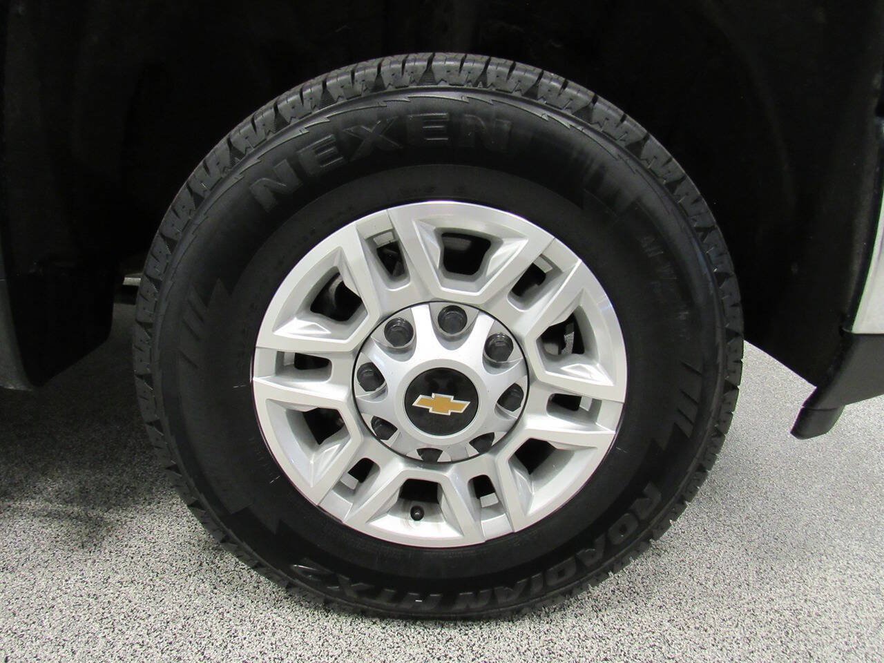 Used 2025 Chevrolet Silverado 2500 LT w/ Convenience Package AWD/4WD image 13