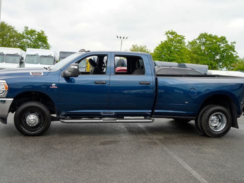 Used 2024 RAM 3500 Tradesman w/ Chrome Appearance Group AWD/4WD image 3