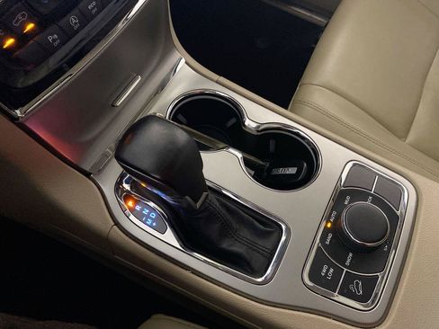 Used 2019 Jeep Grand Cherokee Limited AWD/4WD image 30