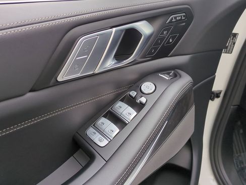 Used 2026 BMW X7 xDrive40i image 15