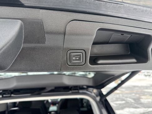 Used 2022 GMC Acadia SLE w/ Driver Convenience Package image 24