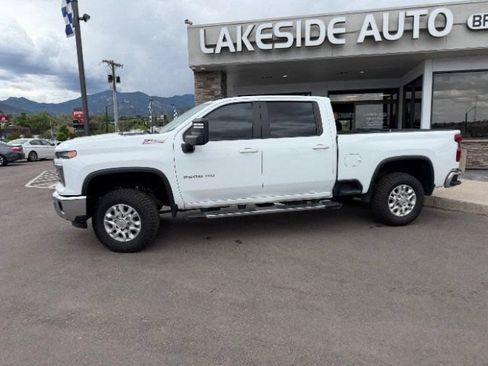 Used 2024 Chevrolet Silverado 2500 LT AWD/4WD image 3