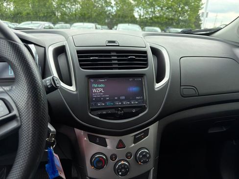 Used 2016 Chevrolet Trax LT w/ LT Sun and Sound Package FWD image 15