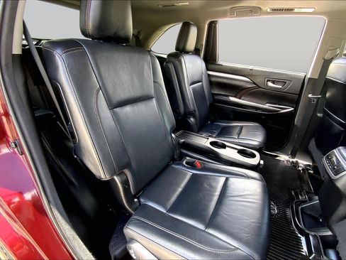 Used 2017 Toyota Highlander XLE FWD image 19