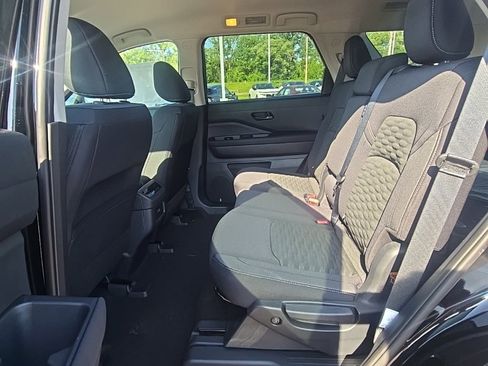 New 2025 Nissan Pathfinder SV image 30