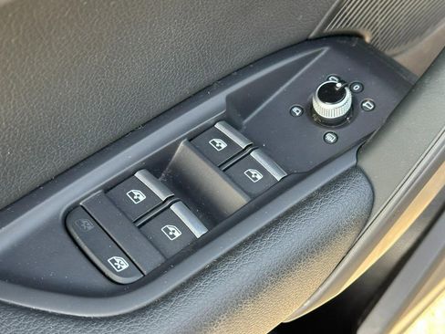 Used 2018 Audi Q5 2.0T Premium Plus w/ Premium Plus Package image 17