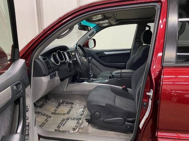 Used 2005 Toyota 4Runner SR5 AWD/4WD image 10