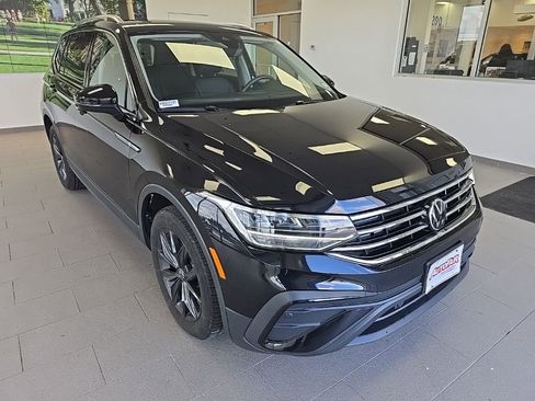 Certified 2024 Volkswagen Tiguan SE AWD/4WD image 1
