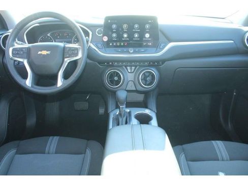 Used 2025 Chevrolet Blazer LT image 12
