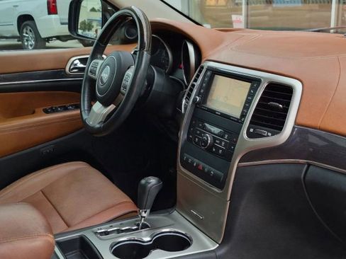 Used 2011 Jeep Grand Cherokee Overland Summit image 28