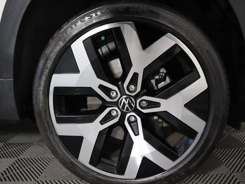 Used 2022 Volkswagen Taos SEL w/ Panoramic Sunroof Package image 32