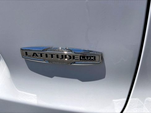 Certified 2022 Jeep Cherokee Latitude Lux w/ Sun & Sound Group AWD/4WD image 29