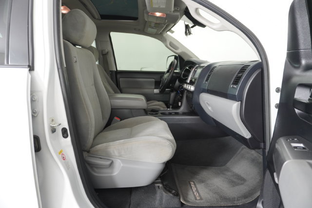 Used 2019 Toyota Sequoia SR5 AWD/4WD image 40