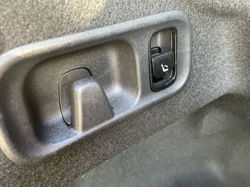 Used 2025 Mercedes-Benz C 300 Sedan image 20