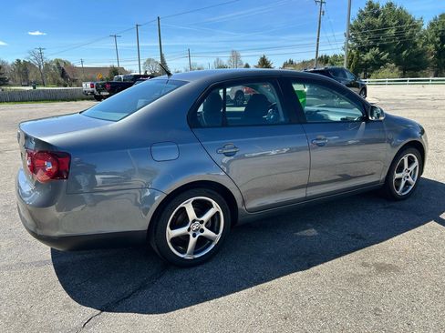 Used 2009 Volkswagen Jetta S image 4