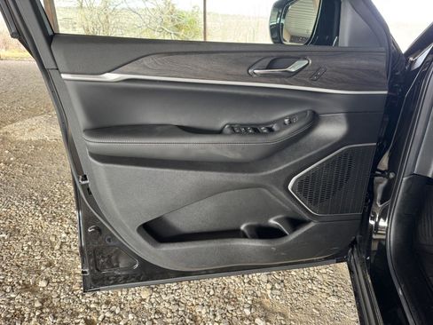 New 2025 Jeep Grand Cherokee L Limited w/ Black Appearance Package image 22