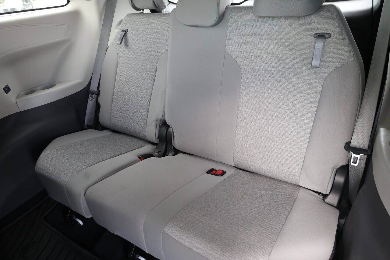 Used 2022 Toyota Sienna LE FWD image 17