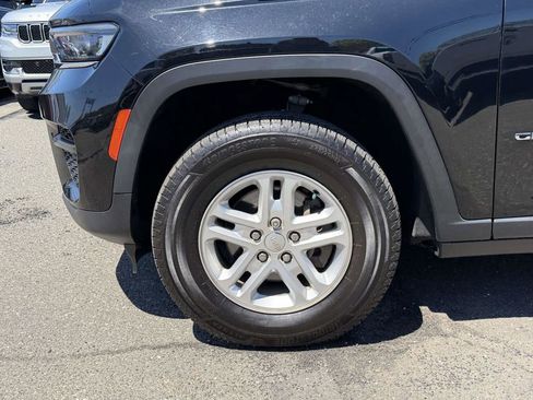 Used 2023 Jeep Grand Cherokee Laredo AWD/4WD image 13