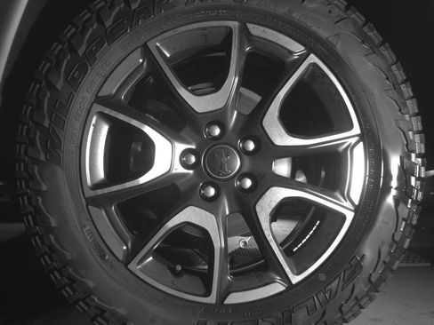 Used 2025 Jeep Compass Trailhawk AWD/4WD image 14