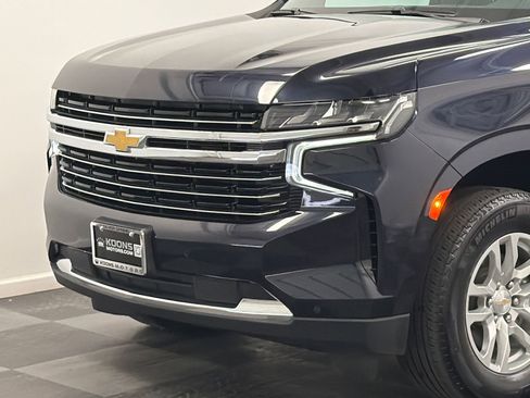 Used 2024 Chevrolet Suburban LT AWD/4WD image 2