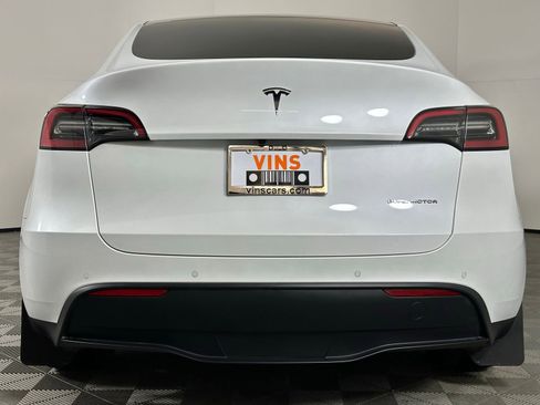 Used 2022 Tesla Model Y Long Range image 27