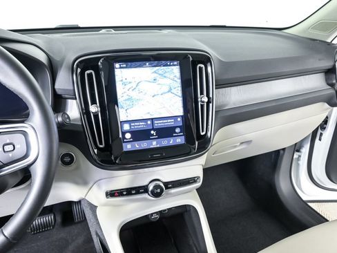 Used 2024 Volvo XC40 B5 Ultimate w/ Protection Package Premier image 15