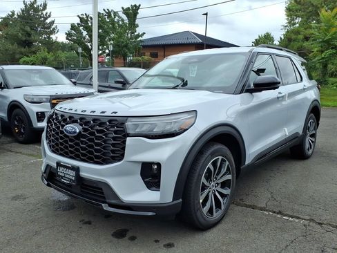 New 2026 Ford Explorer ST-Line AWD/4WD image 3