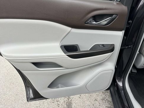 Used 2018 GMC Acadia SLT FWD image 17