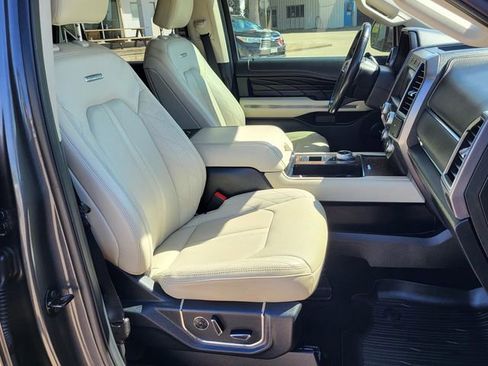 Used 2019 Ford Expedition Platinum image 28