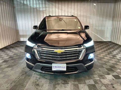 Used 2023 Chevrolet Traverse LT w/ Rear Camera Mirror Package image 3