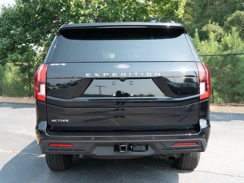 Used 2025 Ford Expedition Active RWD image 17