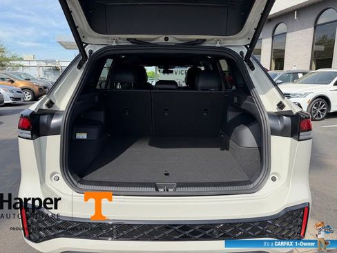 Used 2025 Volkswagen Tiguan SE R-Line image 20